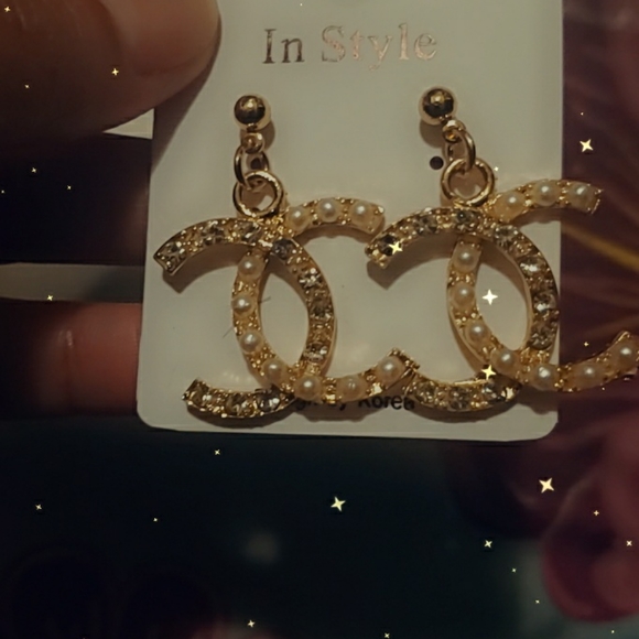 Earings $15 a pair - Picture 9 of 16